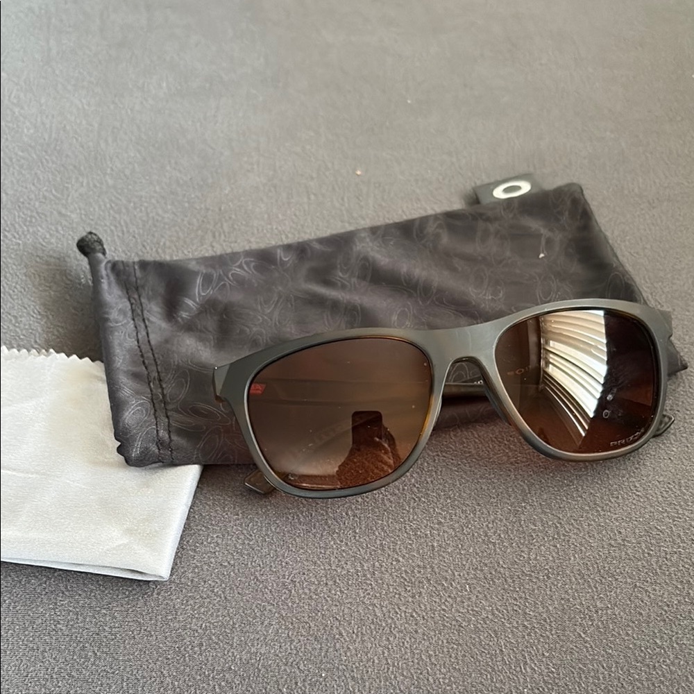 OAKLEY LEADLINE SUNGLASSES for WOMEN in Matte Brown Tortoise